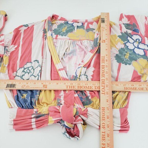 Free People Thats a Wrap Blouse Floral V Neck Crop Shirt Womens Size Medium - Picture 9 of 11